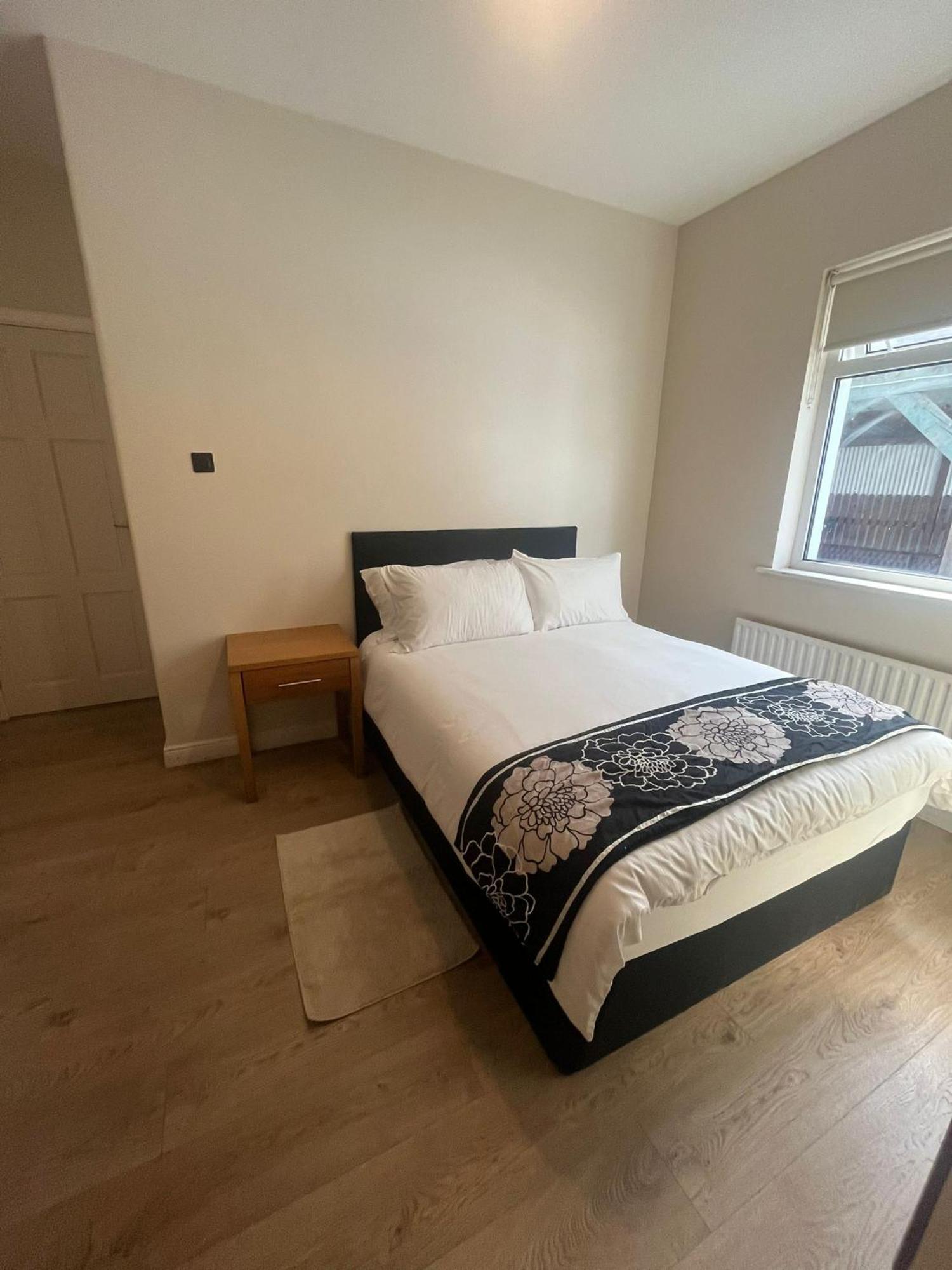 Yeats Lodge Self Catering Apartment And Bar Galway Zewnętrze zdjęcie